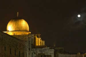 Masjid Al Aqsa (night).jpg
