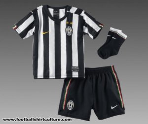 Juventus Home Shirt 10-11 II.jpg