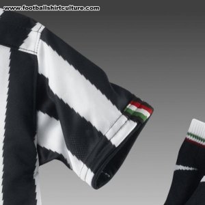 Juventus Home Shirt 10-11 III.jpg