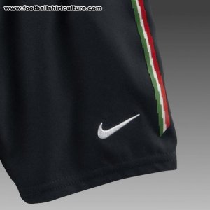 Juventus Home Shirt 10-11 IV.jpg