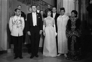 Le roi HassanII, JFK, Jackie Kennedy.jpg