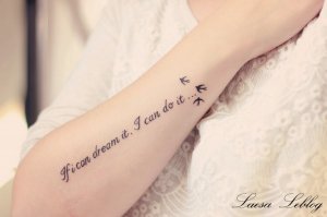 tatouage-phrase-anglais-avant-bras-2.jpg
