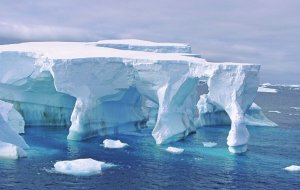 Antarctique-arches-glace.JPG