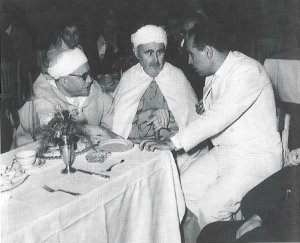 Abdelkrim-son-frère-Mhamed-avec-le-premier-ministre-dalors-Abdellah-Ibrahim.-Le-Caire-1959..jpg