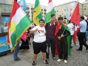 Signe de soutien pour l'indépendance du Kurdistan.jpg