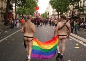 Gay-Pride-2011-Paris-326x235.jpg