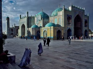 salat-blue-mosque-mazar-e-sharif-1992.jpg