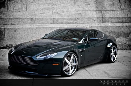A-aston-martin-v8-vantage-.jpg