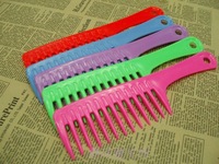 Wide-tooth-comb-plastic-big-plus-size-flat-comb-cosmetic-comb-hair-big-wave_jpg_200x200.jpg