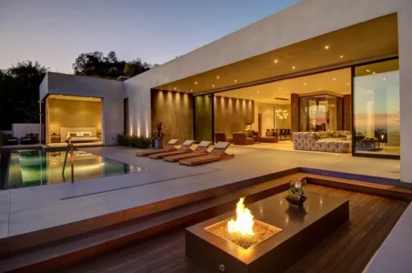 cour-interieur-villa-contemporaine-moderne.jpg