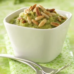 Mousse de courgettes au pesto et aux pignons.jpg