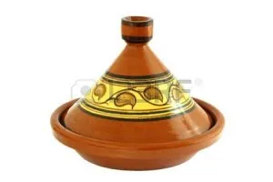 647333-tagine-marocain-isol-sur-blanc-oriental-pot-pour-la-cuisine.jpg