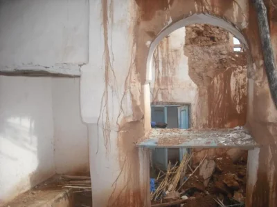 La synagogue d'Ighil n oughou en ruine après une pluie diluvienne.jpg