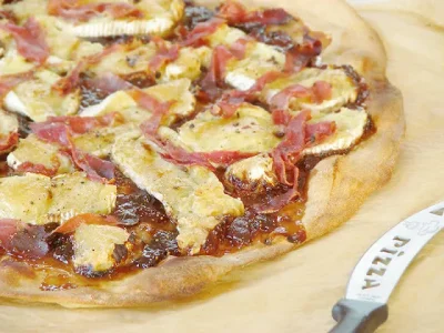 Pizza-Figue-Camembert4-Flash-Flou.jpg