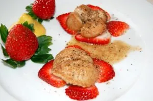 testicules-de-dindon-sur-carpaccio-de-fraises.jpeg