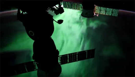 aurora-borealis-from-space-5.jpg