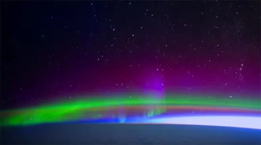 aurora-borealis-from-space-8.jpg