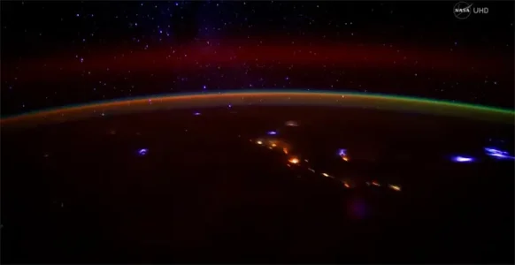 aurora-borealis-from-space-9.jpg