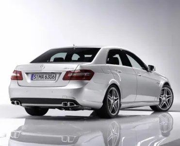 mercedes-e63-amg-2009-L-2.jpg