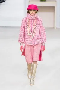 tendance-couleur-hiver-2016-rose-chewing-gum-chanel_5567195.jpg