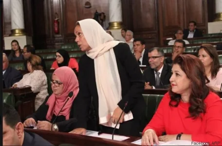 La députée Hajer Ben Cheikh Ahmed du parti Afek Tounes a prêté serment sans voile..jpg