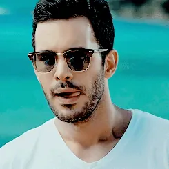 tumblr_nr8dtjjdrL1t3fvr1o1_250.gif