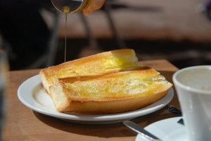pain-huile-d-olive-dejeuner-500x334.jpg