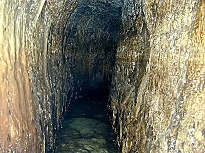 356365TunneldEzechiastbn031200wr.jpg