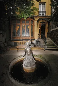 maison-hantee-paris.gif