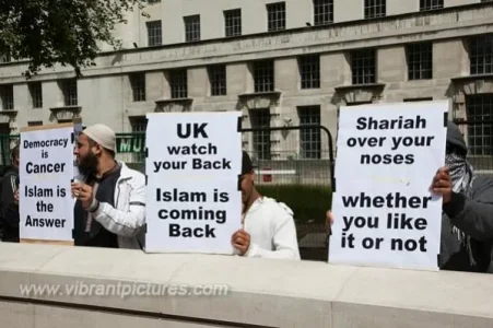009-100620-ProShariaLaw-MG-1712.jpg