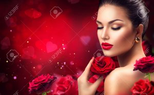 52157246-beauté-femme-romantique-avec-une-rose-rouge-fleurs-la-saint-valentin-1.jpg