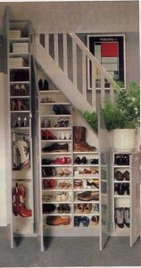 rangement-chaussures-en-dessous-escalier.jpg
