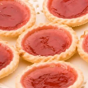i49425-tartelettes-a-la-confiture-de-fraises.jpg