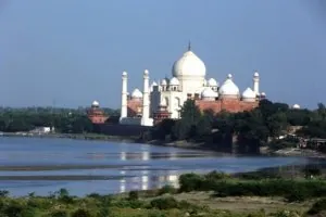 taj vue red fort - agra.jpg