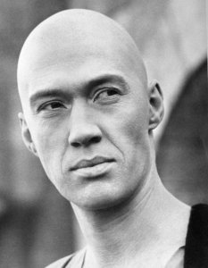 David_Carradine_as_Caine_from_Kung_Fu_-_c._1972–1975.jpg