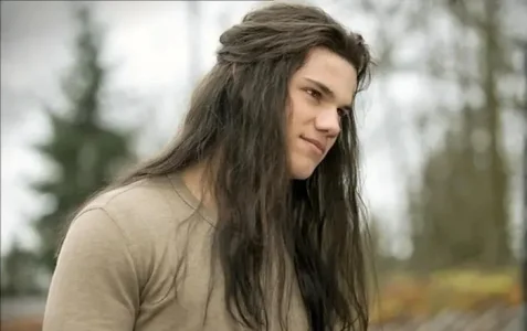 homme-chaveux-longs-fin.jpg