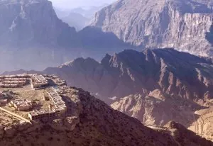lm_oman_anantara_1_vue_aerienne_de_hotel_anantara_al_jabal_al_akhdar_jpg.jpeg