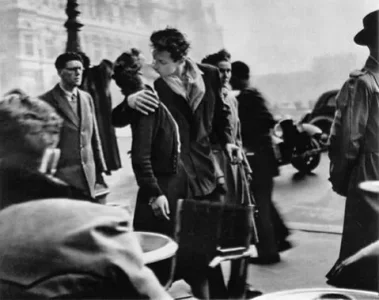 le_baiser_hotel_de_ville.jpg