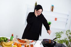 jeune-cuisson-arabe-de-femme-41326647.jpg