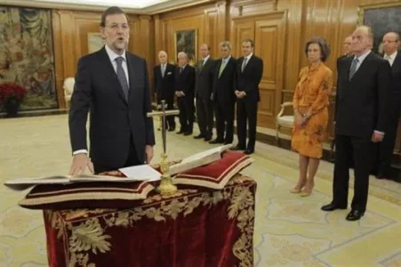 afp-le-nouveau-premier-ministre-espagnol-mariano-rajoy-prete-serment-en-presence-du-roi-juan-car.jpg
