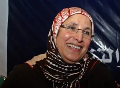 Bassima_Haqqaoui_tout_sourire_apres_son_election_a_la_tete_des_femmes_du_PJD_A._Alaoui_061220111.jpg