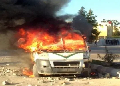 tazaUne-voiture-de-police-incendi%C3%A9e-par-les-manifestants-mercredi-lors-du-sit-in-%C3%A0-Taz.jpg