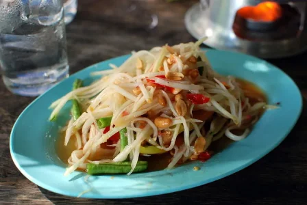800px-Som_tam_thai.JPG