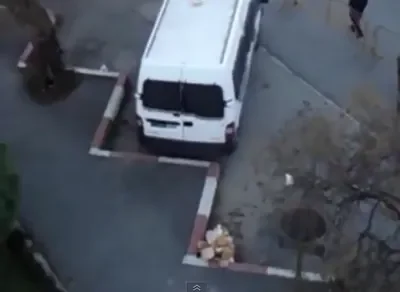 B.png