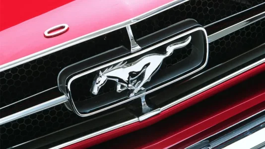 logo-mustang-voiture-905x509.jpg