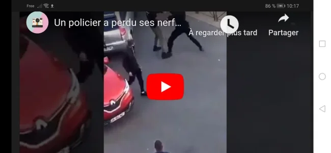 policier qui frappe un jeune.jpg policier qui frappe un jeune.jpg