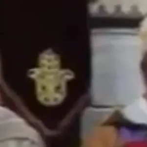 227573