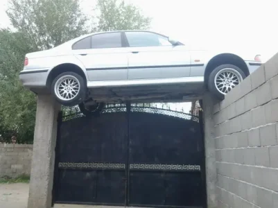 227607