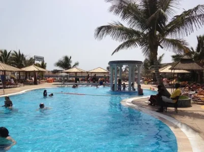 plage-piscine-dakar_3[1].jpg