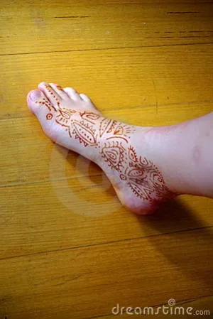le-henn-eacute-***-ccediloit-agrave-pied-thumb5773533.jpg
